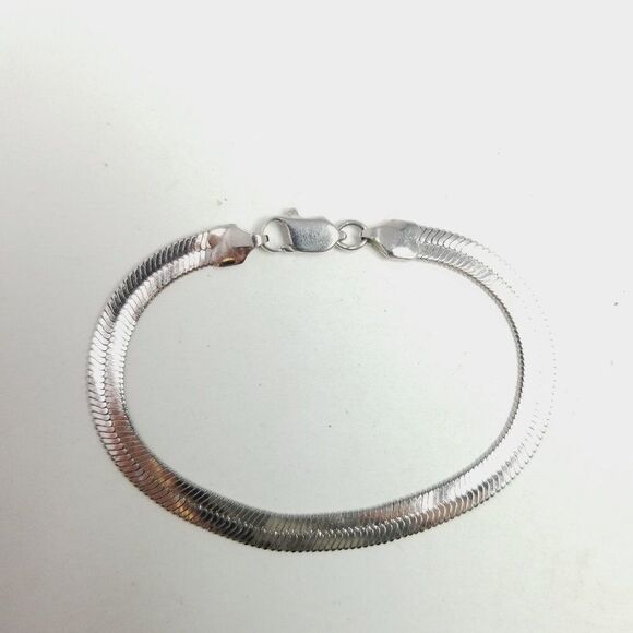 Vintage Flat Chain Bracelet, Sivler Tone, Herringbone Lobster Clasp, Classic - Picture 4 of 4